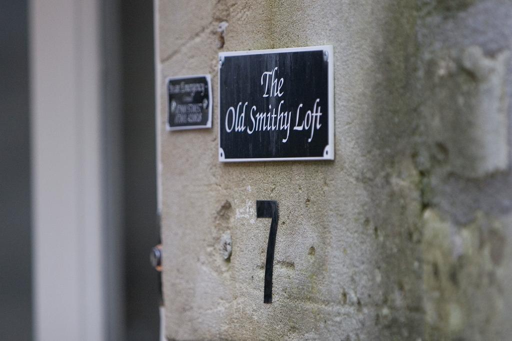 The Old Smithy Loft Apartment Bath Ruang foto